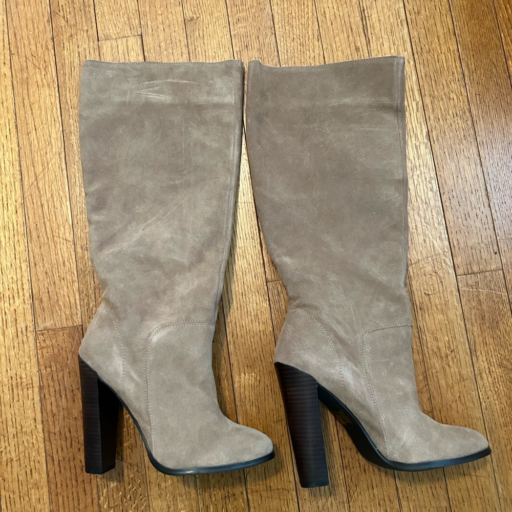 Colin Stuart light brown (sand) leather boots.